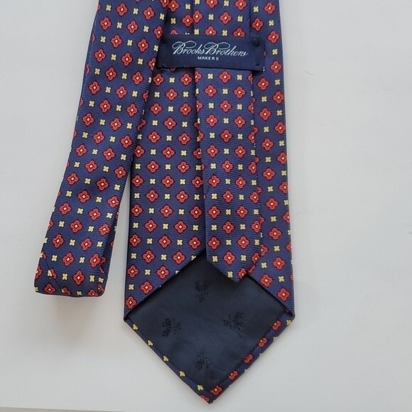 BROOKS BROTHERS SILK TIE BLUE RED GEOMETRIC 3.5" - Picture 3 of 4